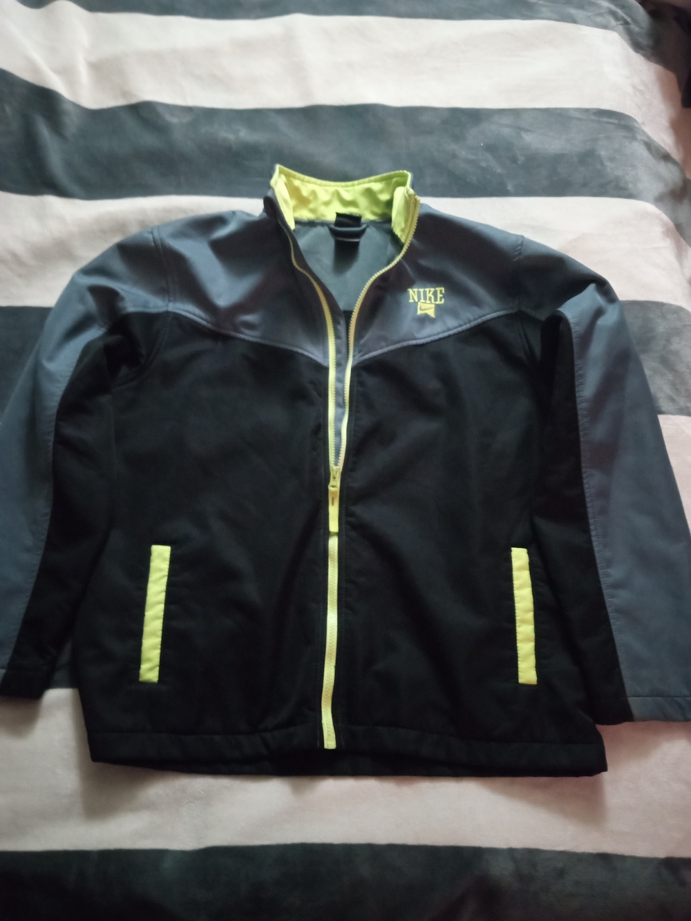 Nike Men's Black & Neon Yellow Full-Zip Jacket
